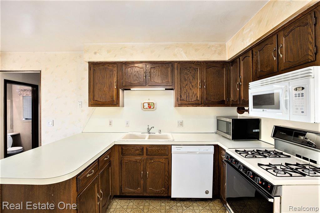 4423 Reilly Court, Troy, MI 48085 — Photo 9