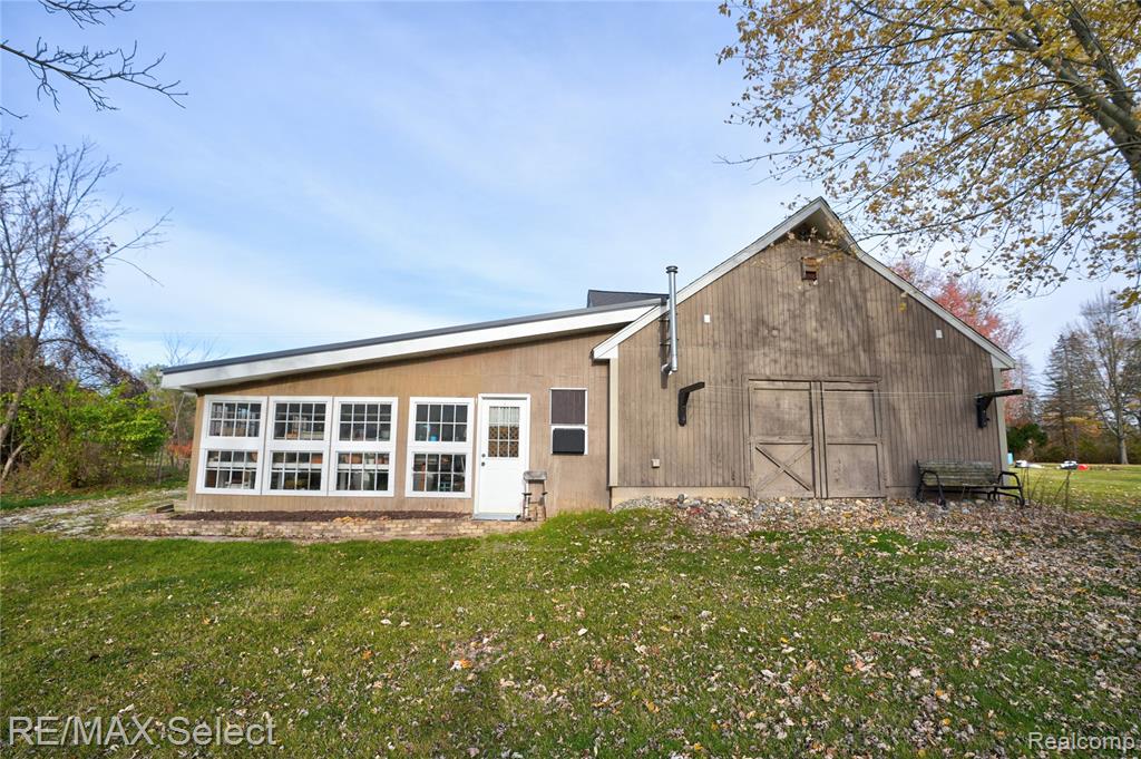 6571 River Road, Flushing, MI 48433 — Photo 3