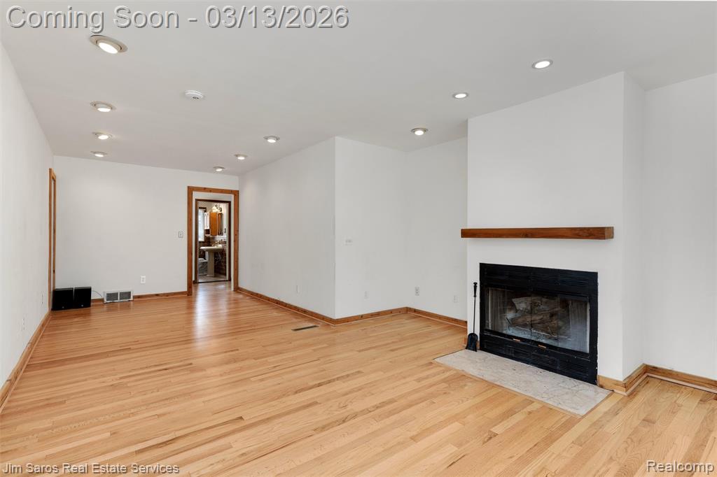 2204 Roslyn Road, Grosse Pointe Woods, MI 48236 — Photo 10