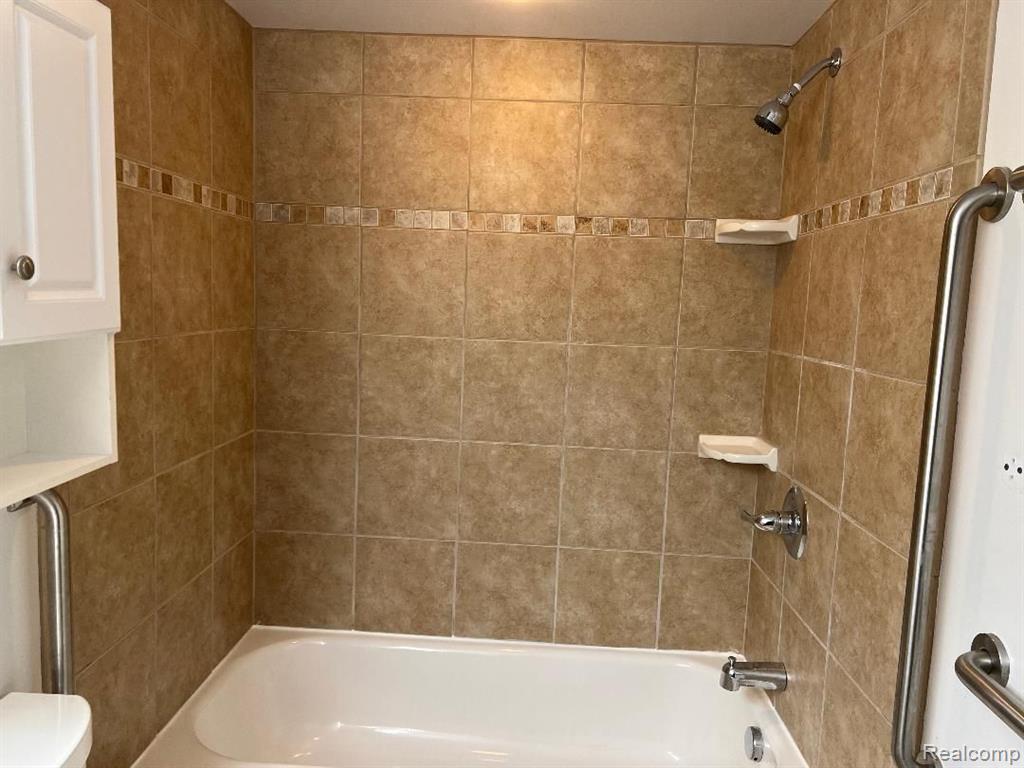 1730 HARRISON Avenue, B3, Trenton, MI 48183 — Photo 16
