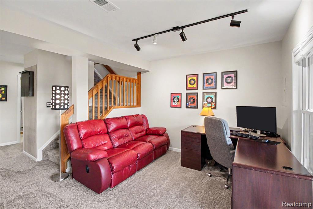 678 Summit Ridge Drive, Milford, MI 48381 — Photo 19