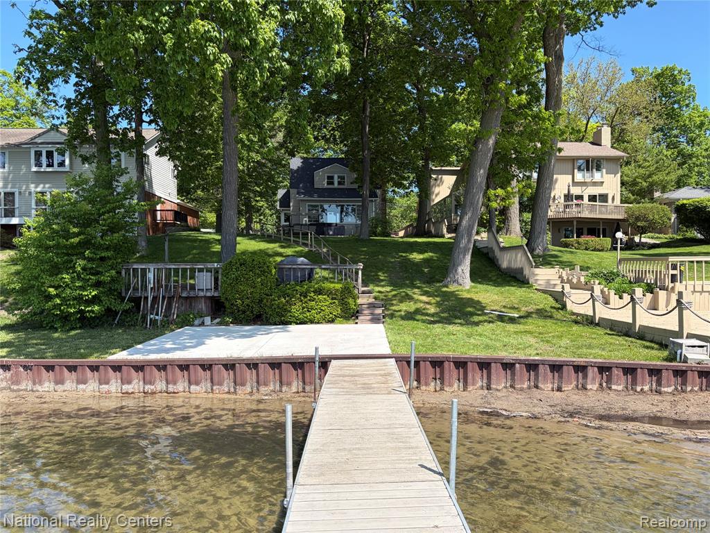 3889 Lakewood Drive, Waterford, MI 48329 — Photo 5