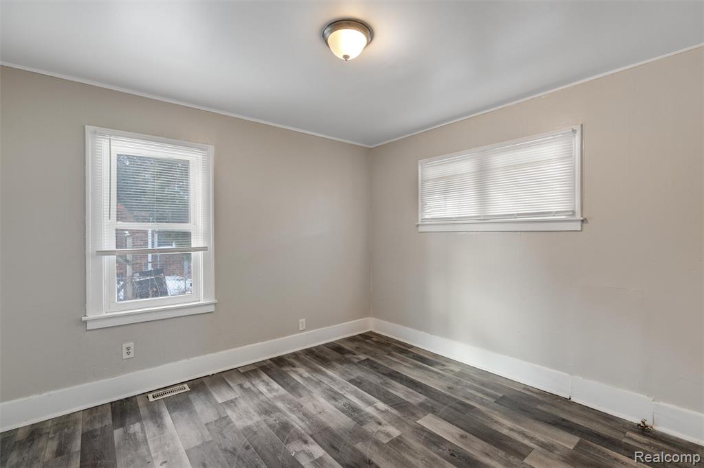 15358 Charles R Avenue, Eastpointe, MI 48021 — Photo 20