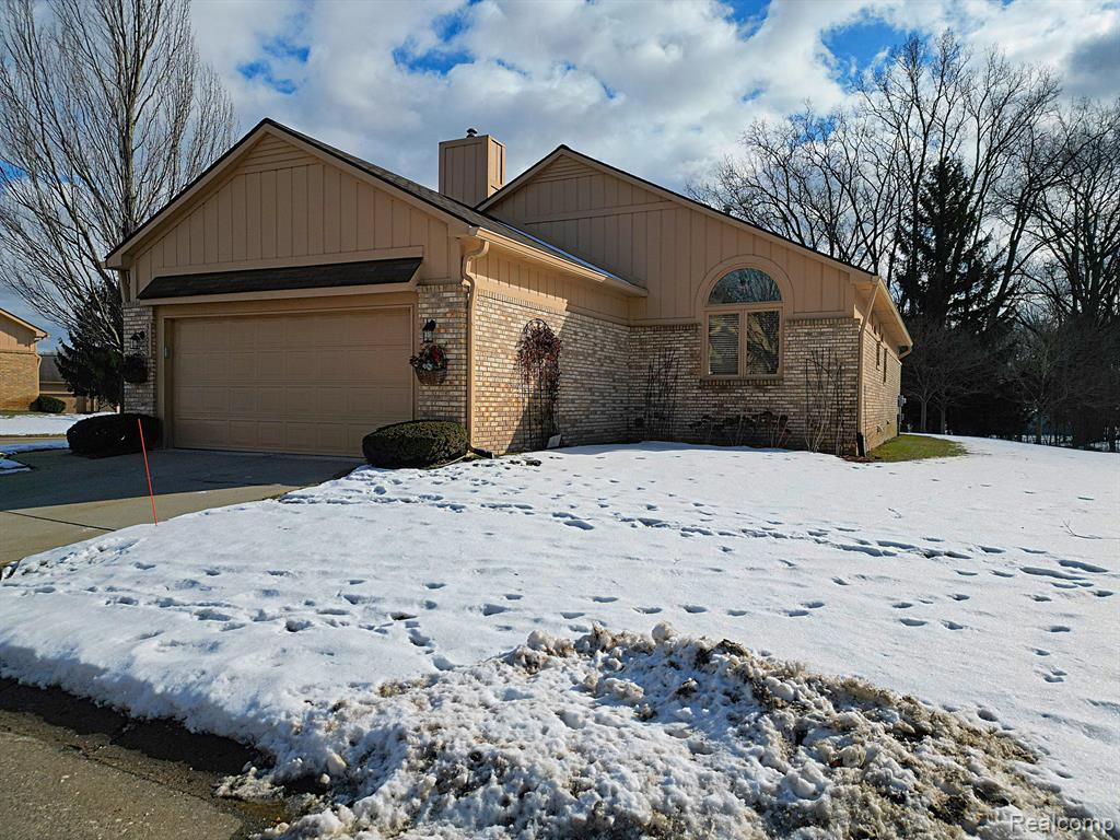35053 KNOLLWOOD Lane, Farmington Hills, MI 48335 — front exterior
