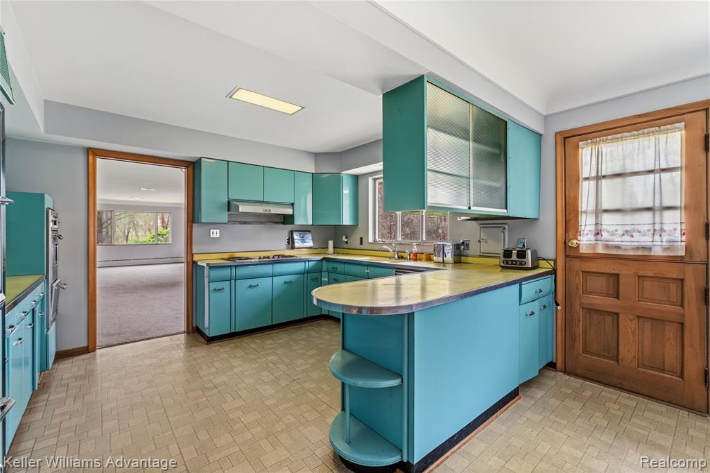 34550 Freedom Road, Farmington, MI 48335 — Photo 17