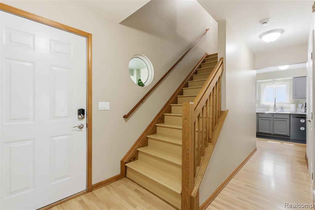 6790 Edwood Avenue, West Bloomfield, MI 48324 — Photo 5