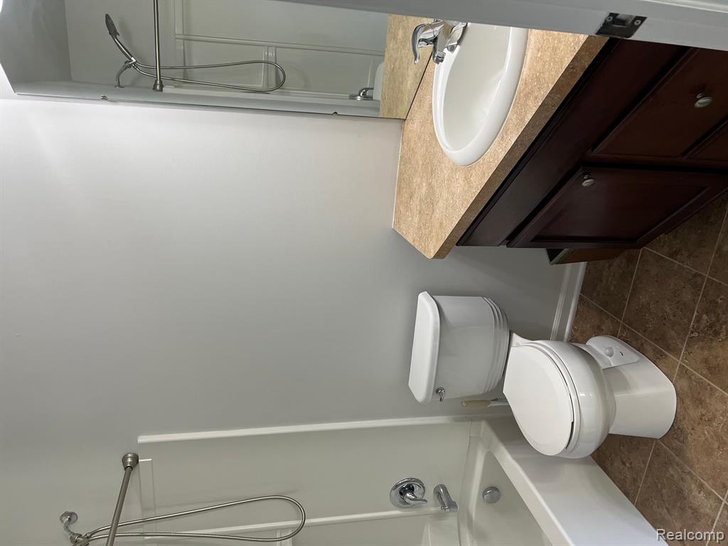 44525 Gwinnett Loop, Novi, MI — Photo 13
