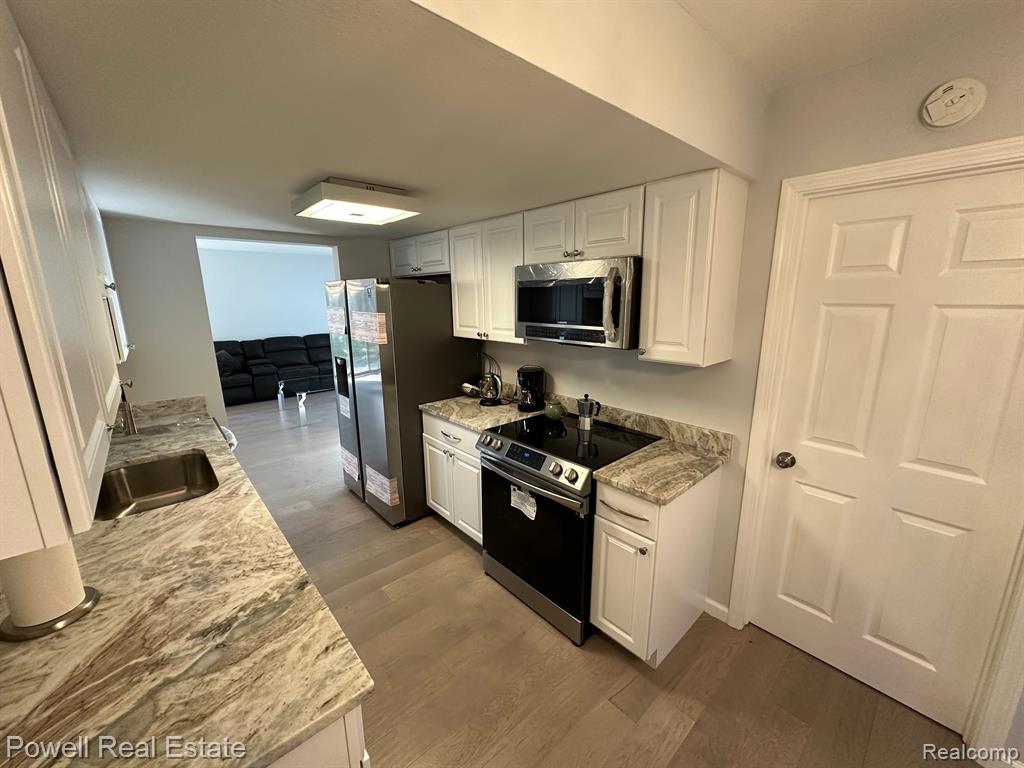 27129 FARMBROOK VILLA Drive, Southfield, MI 48034 — Photo 9