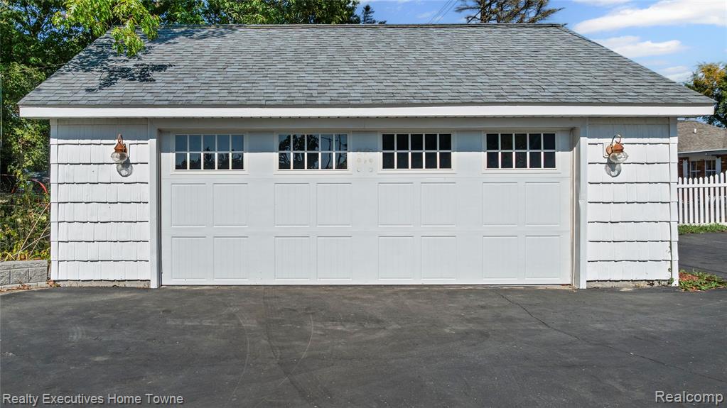 5802 Lakeshore Road, Fort Gratiot, MI 48059 — Photo 3