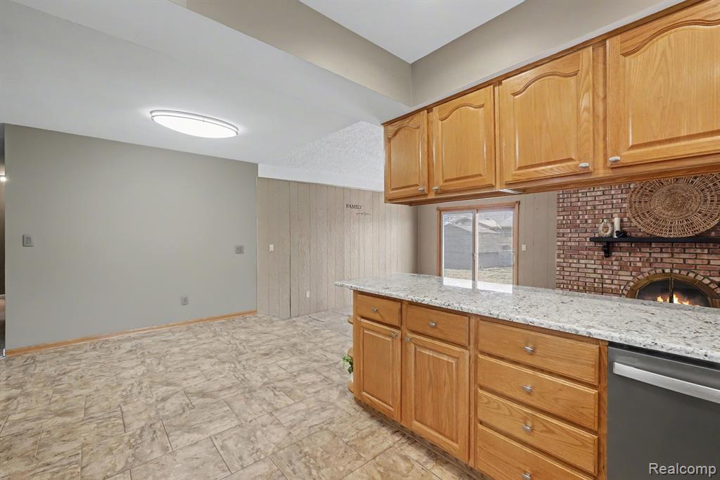 39712 Crystal Drive, Sterling Heights, MI 48310 — Photo 10