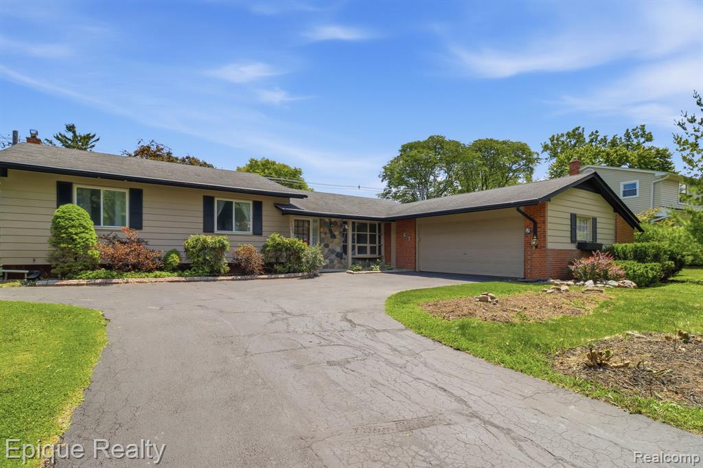 7335 Coach Lane, West Bloomfield, MI — Photo 2