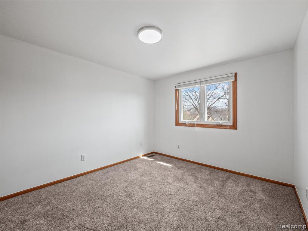 5079 W POND Circle, West Bloomfield, MI 48323 — Photo 22