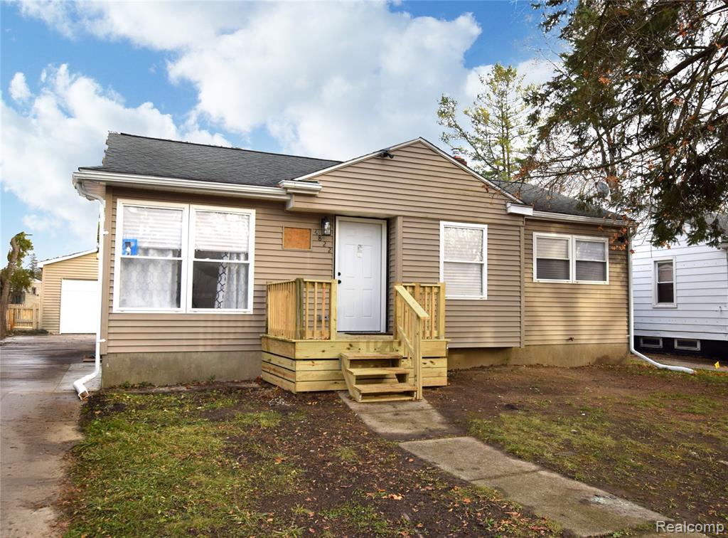 4822 Birchcrest Drive W, Flint, MI 48504 — front exterior