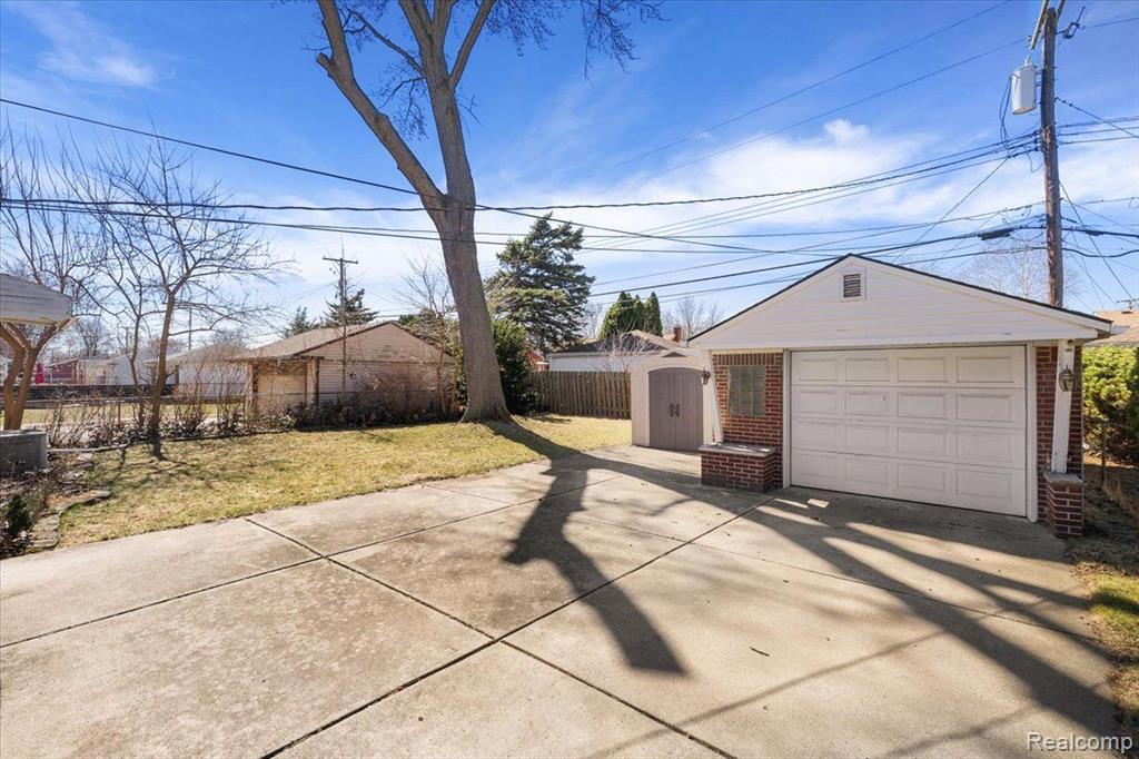 9435 GILLMAN Street, Livonia, MI 48150 — Photo 34