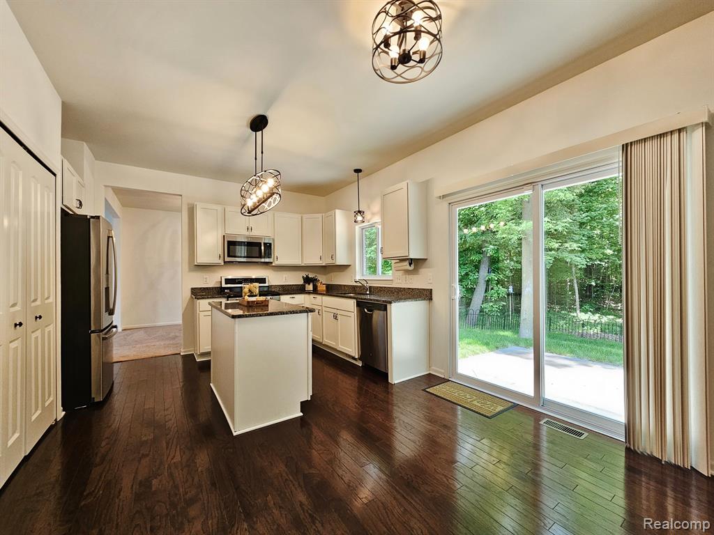 13401 STAMFORD Road, Belleville, MI 48111 — Photo 10