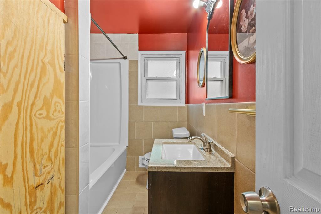 6329 Loraine Street, Romulus, MI 48174 — Photo 12
