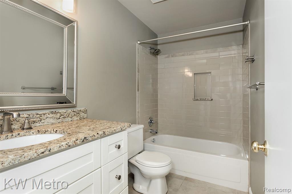 516 NEWBURNE POINTE, Bloomfield Hills, MI 48304 — Photo 17