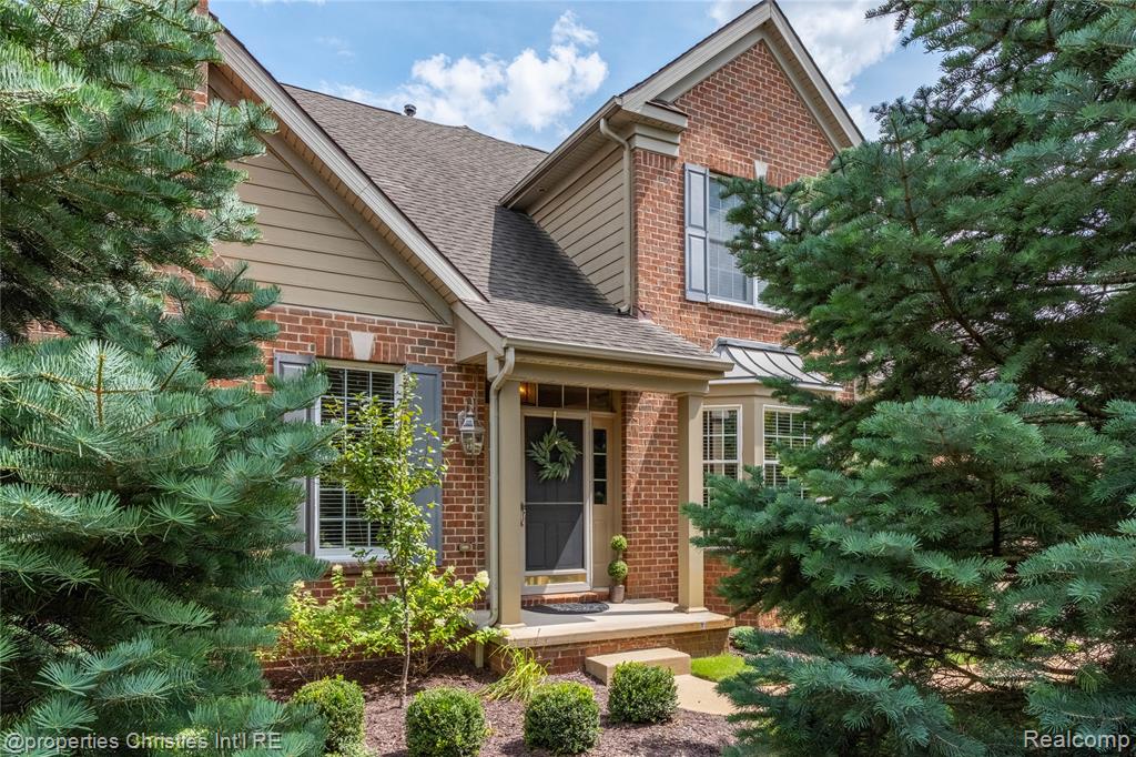 45042 Broadmoor Circle S, Northville, MI 48168