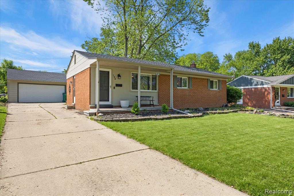 154 Nichols Drive, Saline, MI 48176
