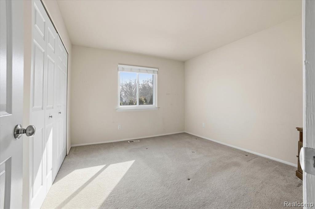 6042 Barker Avenue, Waterford, MI 48329 — Photo 14
