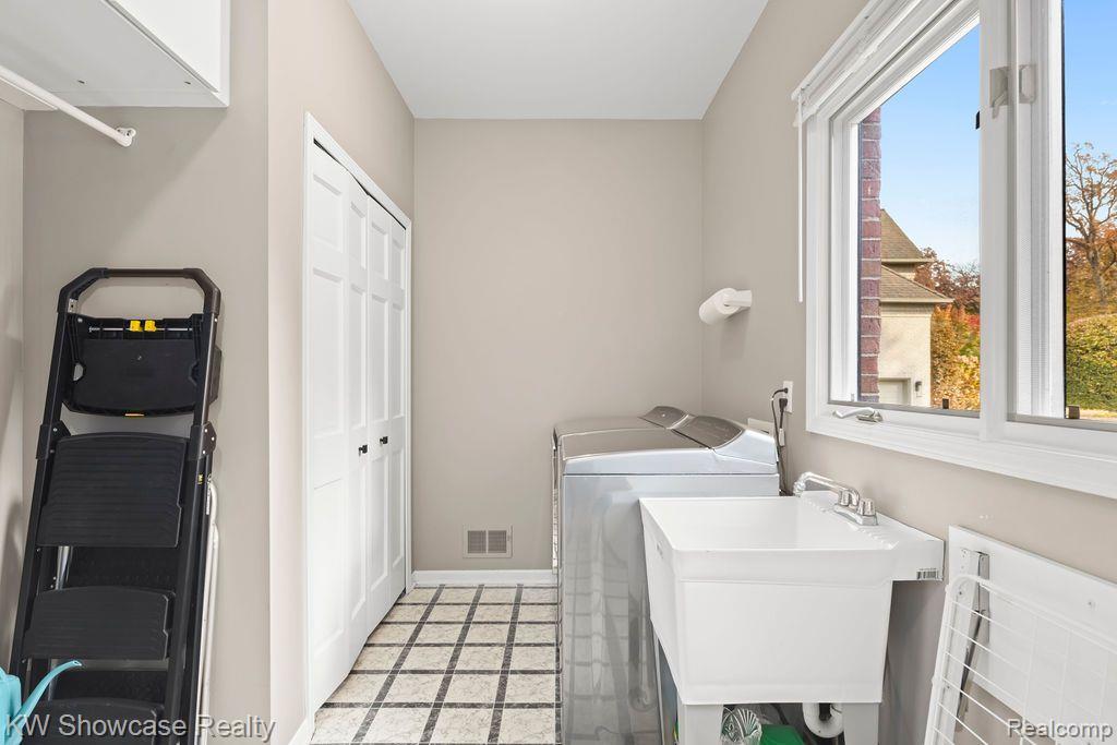 8579 PINE COVE Drive, Commerce Twp, MI 48382 — Photo 65