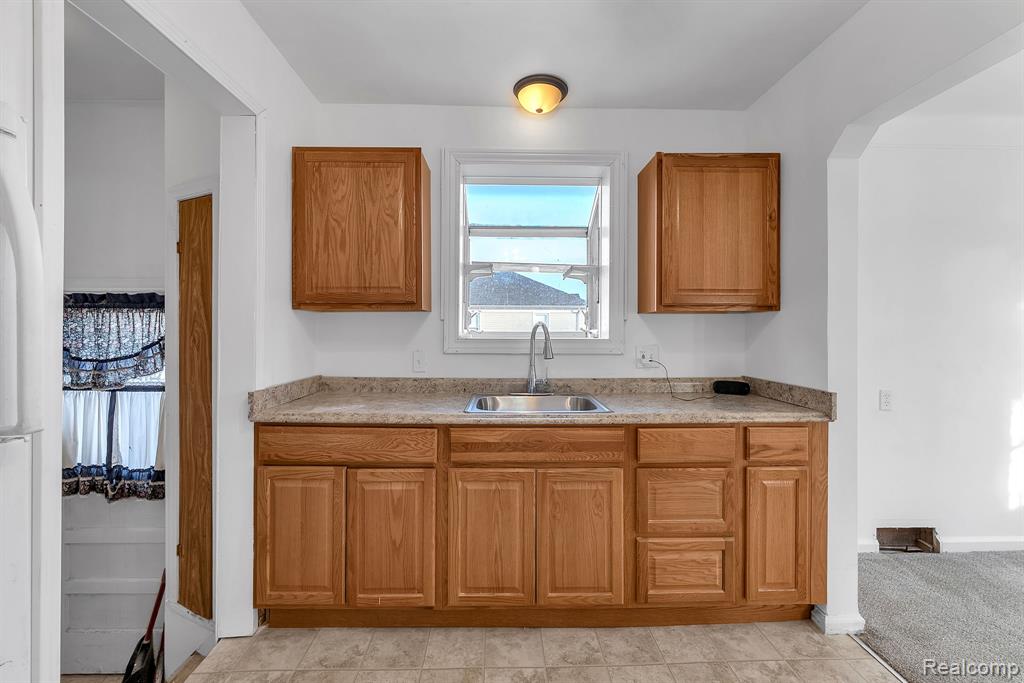 6411 Greenview Avenue, Detroit, MI 48228 — Photo 9