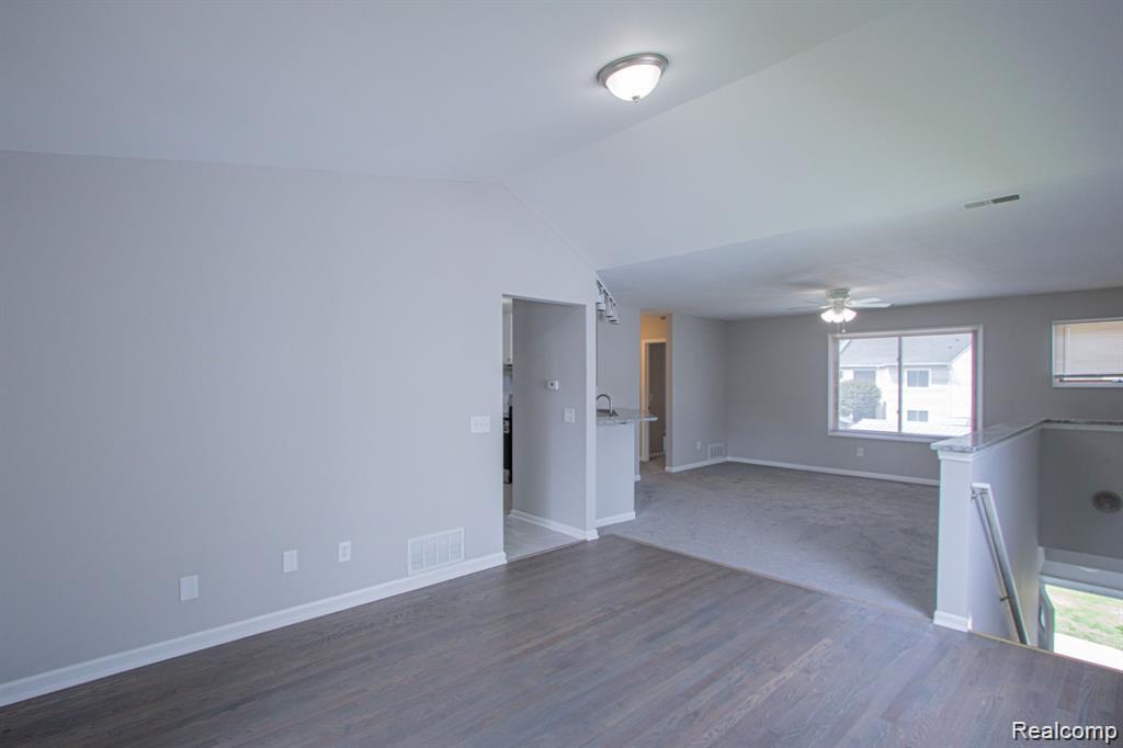 75 ROSEBUD Lane, Mount Clemens, MI 48043 — Photo 10