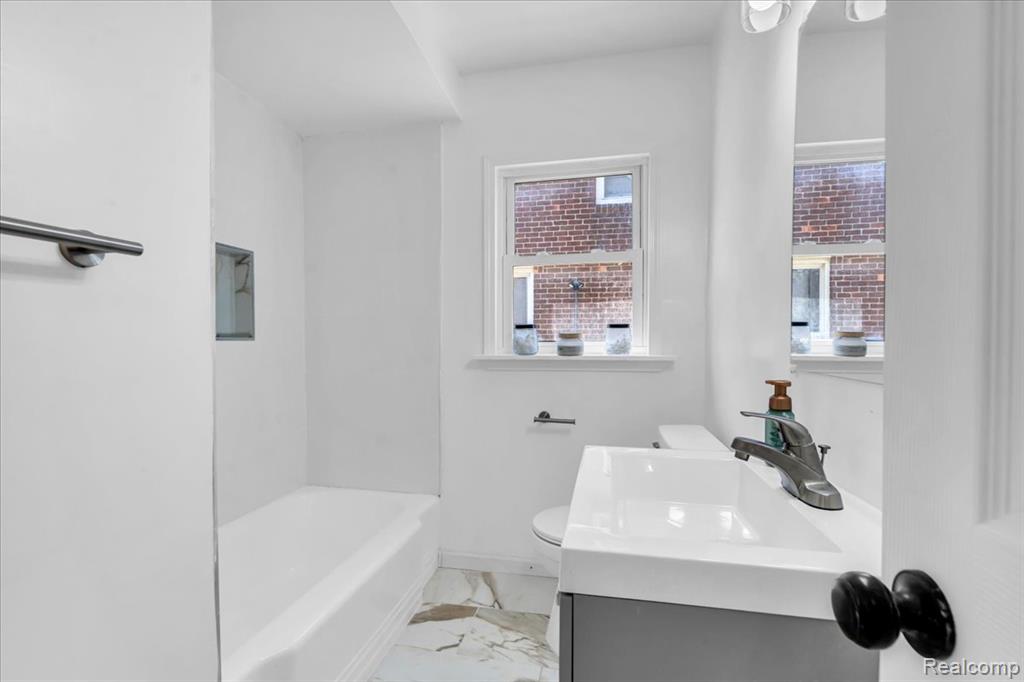 10013 Warwick Street, Detroit, MI 48228 — Photo 12