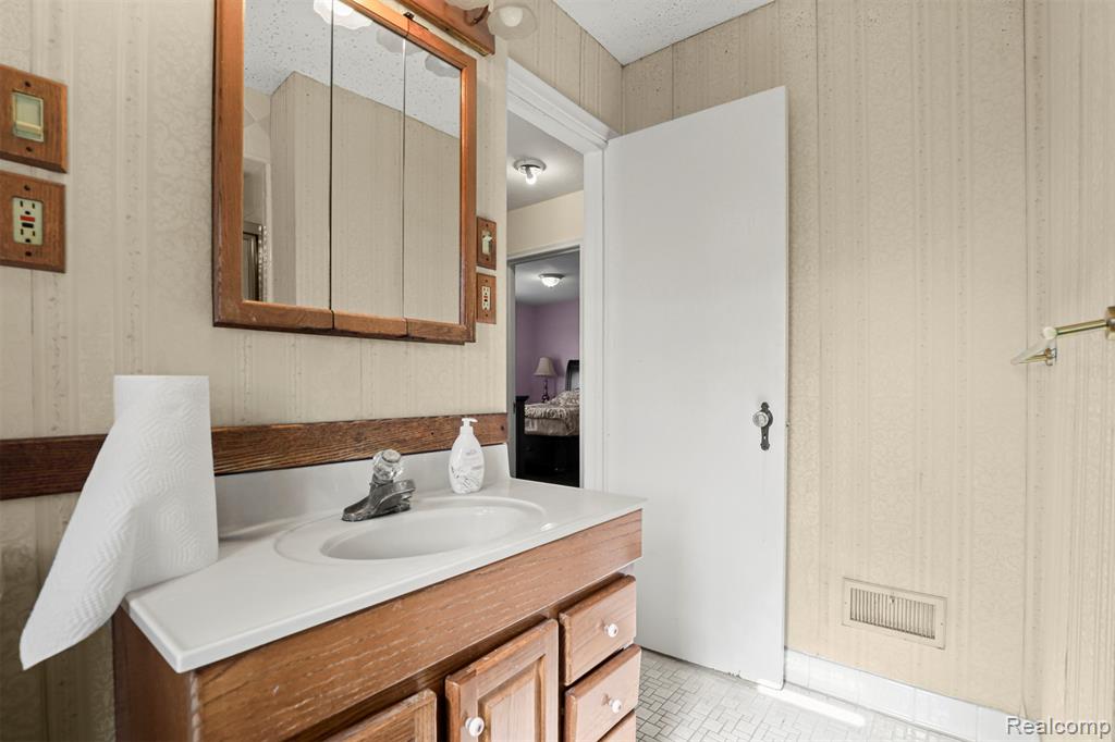 5910 Kendal Street, Dearborn, MI 48126 — Photo 33