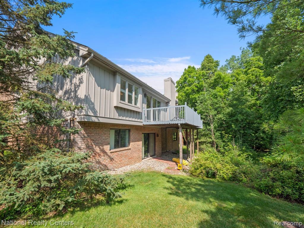4888 WOODCLIFF HILL Road, West Bloomfield, MI 48323 — Photo 8