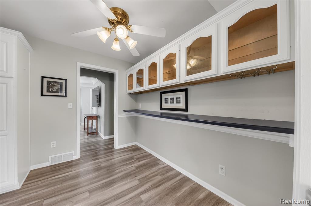 9818 Roseland Street, Livonia, MI 48150 — Photo 16