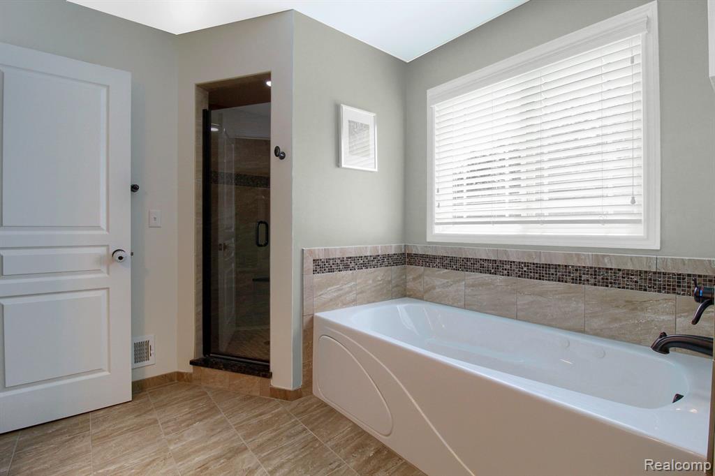 518 PARKDALE AVE, Rochester, MI 48307 — Photo 13