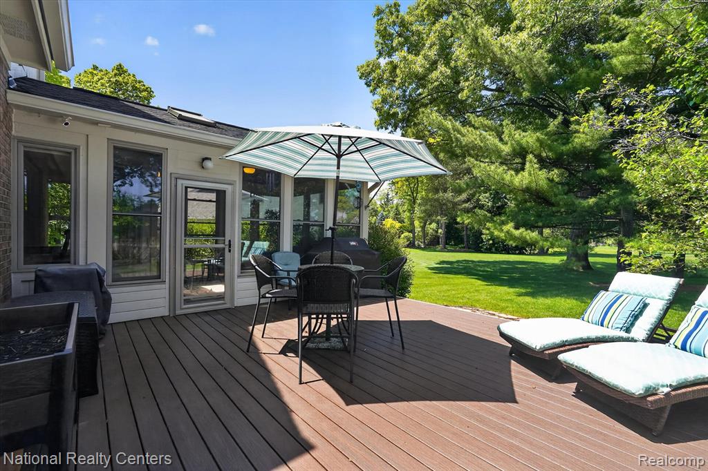 9326 Park Lane, Commerce Twp, MI 48382 — Photo 32