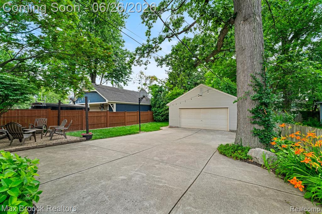 618 S Gainsborough Avenue, Royal Oak, MI 48067 — Photo 24