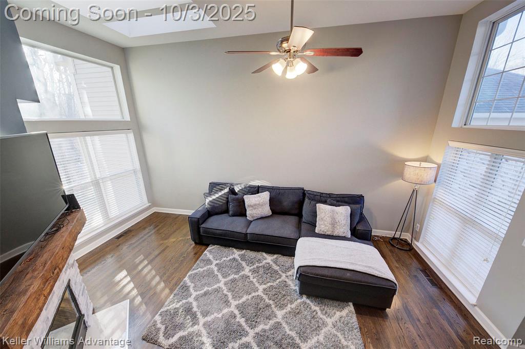 988 Calpernia, Wixom, MI 48393 — Photo 10