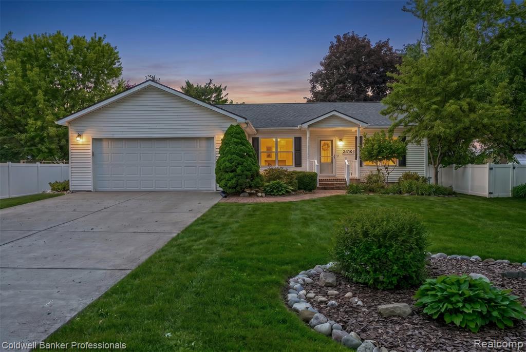 2470 Winkleman Drive, Waterford, MI 48329 — Photo 2