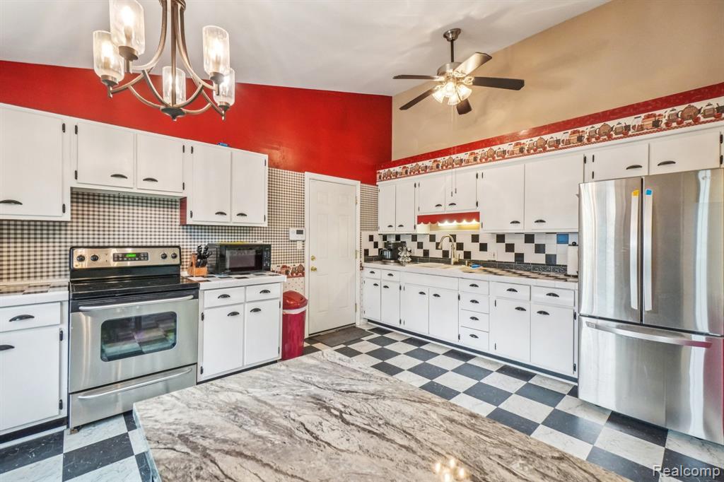 40 Endicott Drive, Howell, MI 48843 — Photo 13