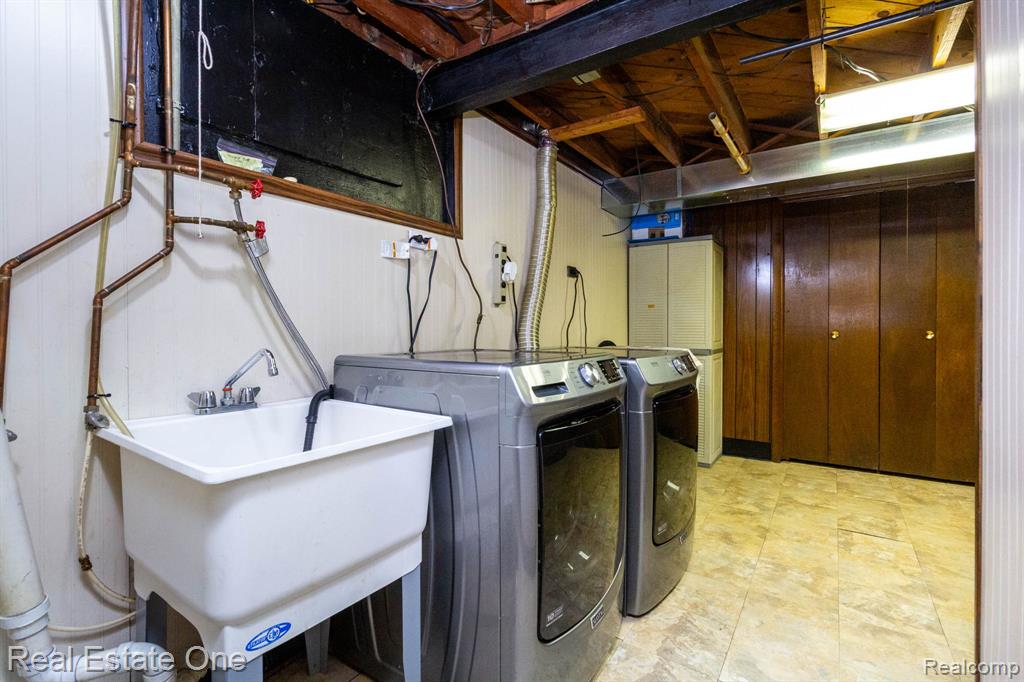 1977 Markese Avenue, Lincoln Park, MI 48146 — Photo 32