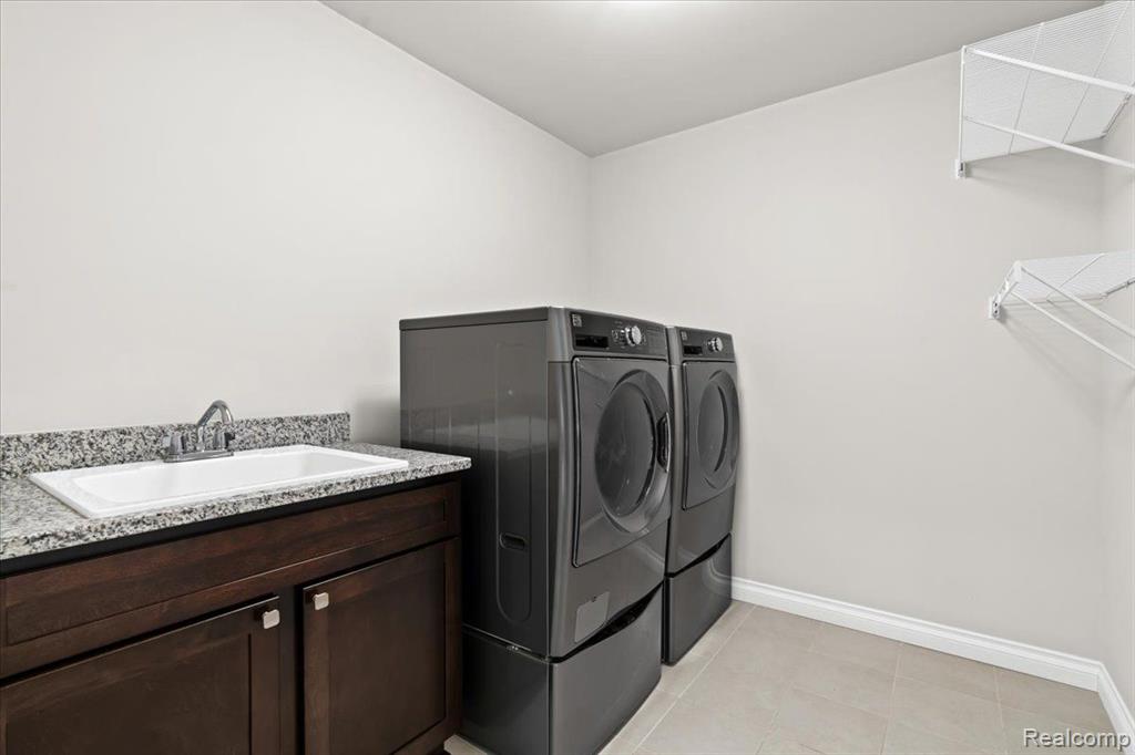 10611 STONEY POINT Drive, South Lyon, MI 48178 — Photo 34