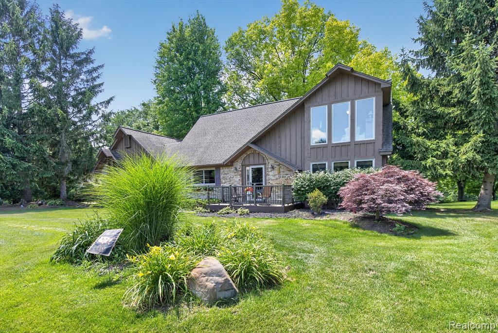 9968 Timothy Lane, South Lyon, MI 48178