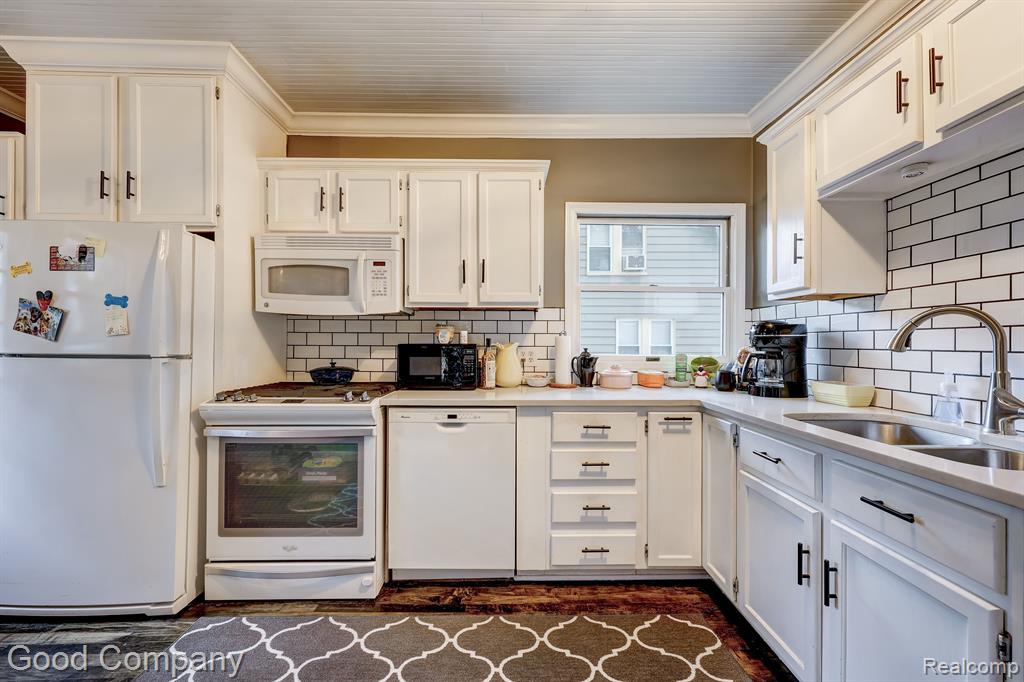 714 W HAZELHURST Street, Ferndale, MI 48220 — Photo 15