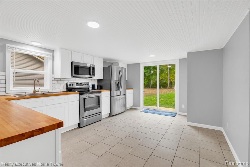 3932 Parker Road, Fort Gratiot, MI 48059 — Photo 9