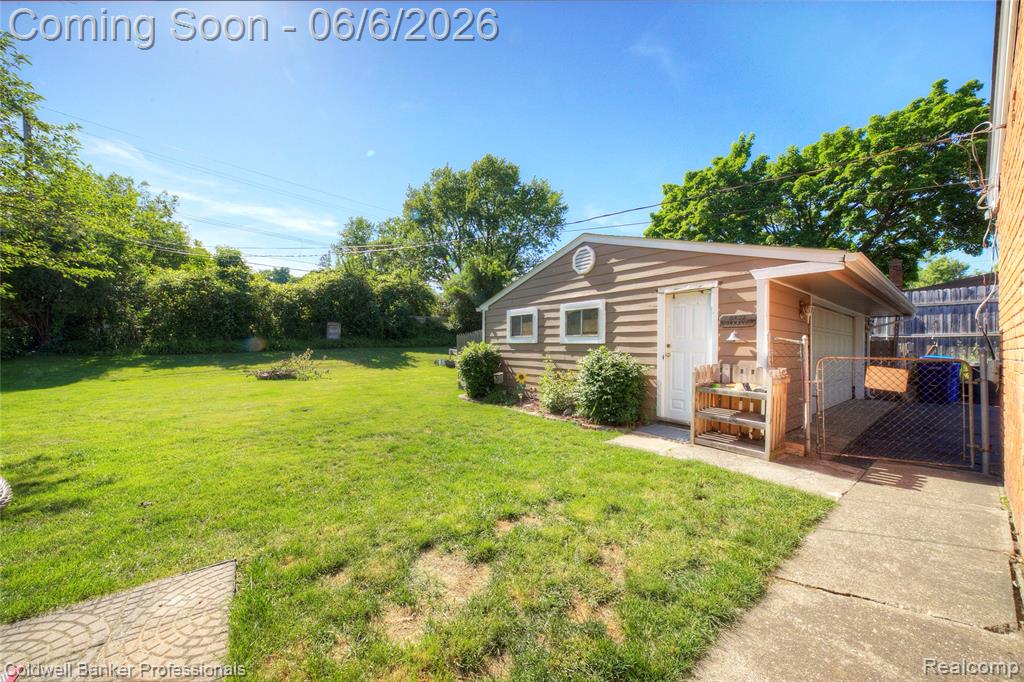 373 Tilmor Drive, Waterford, MI 48328 — Photo 44