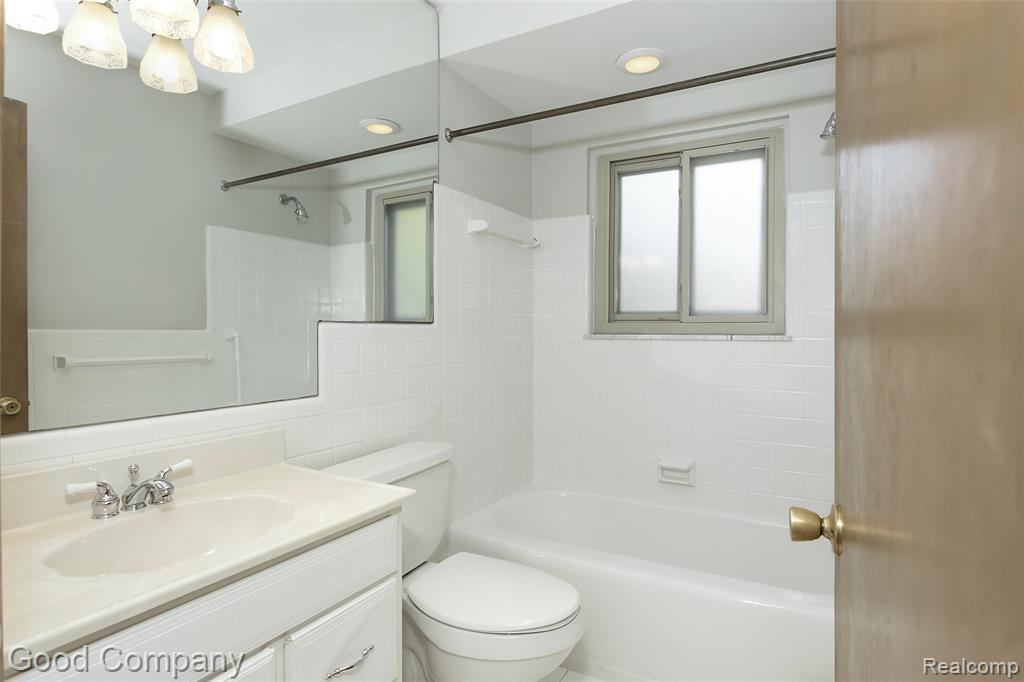 946 N Adams Road, Birmingham, MI 48009 — Photo 12