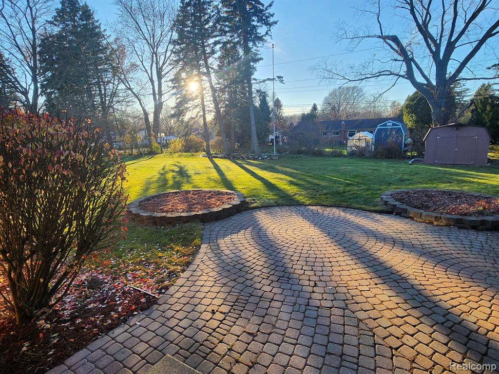 6865 FREDMOOR Drive, Troy, MI 48098 — Photo 41