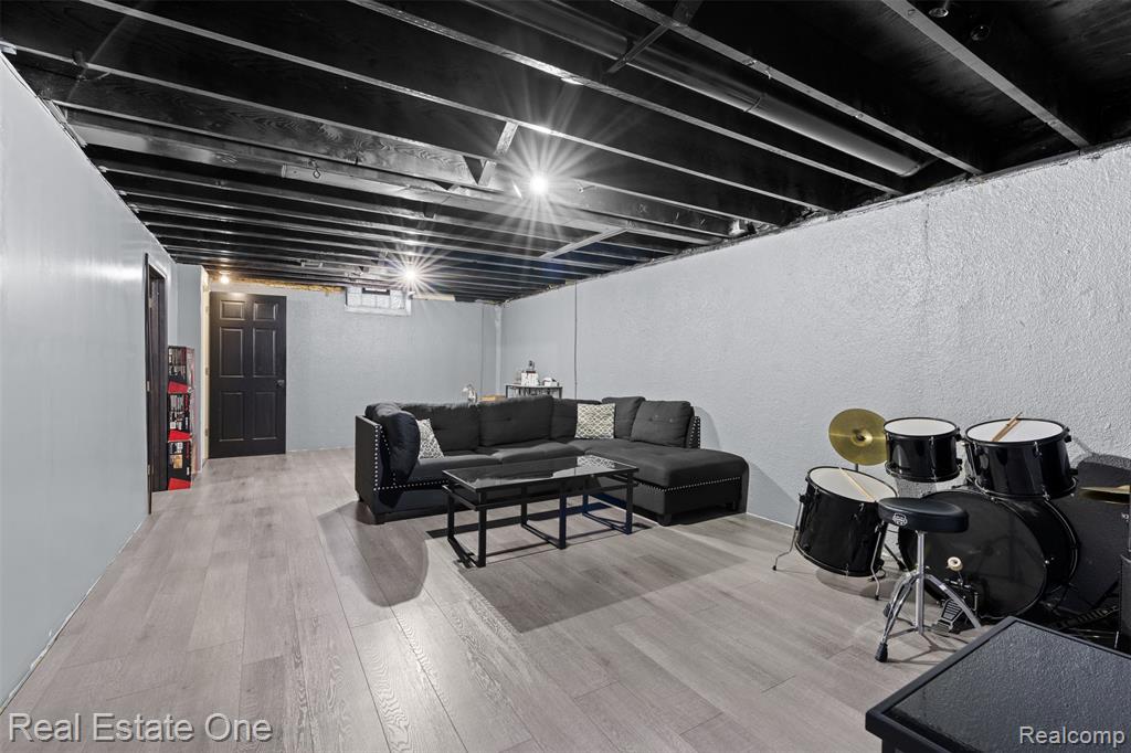 8057 Helen, Center Line, MI 48015 — Photo 13