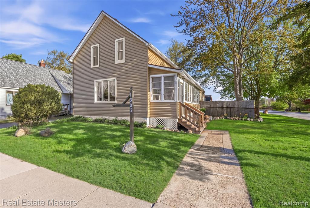 1303 BEARD Street, Port Huron, MI 48060 — front exterior