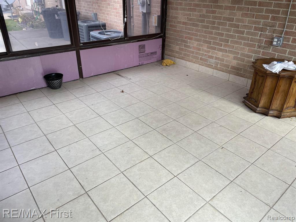 8401 18 Mile APT # 99 Road, Sterling Heights, MI 48313 — Photo 23