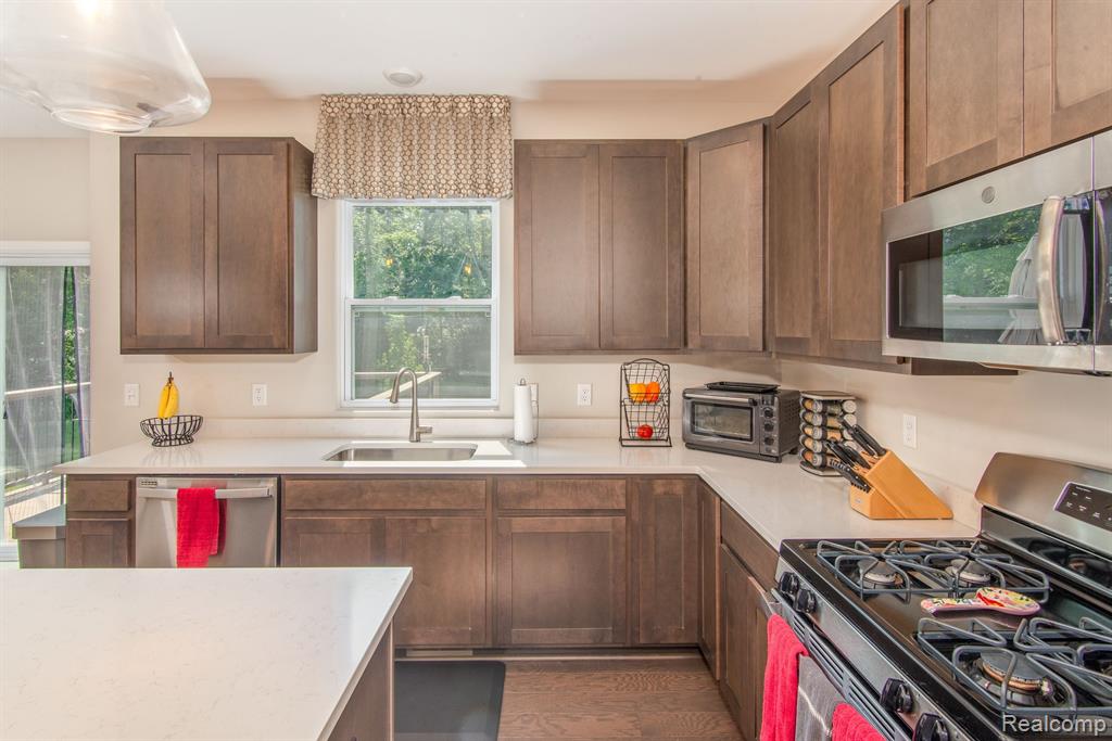 9929 KYLIE Drive, Brighton, MI 48116 — Photo 8