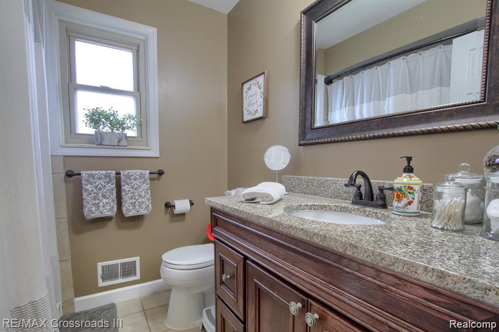 42464 SOMERSET Court, Canton, MI 48187 — Photo 15